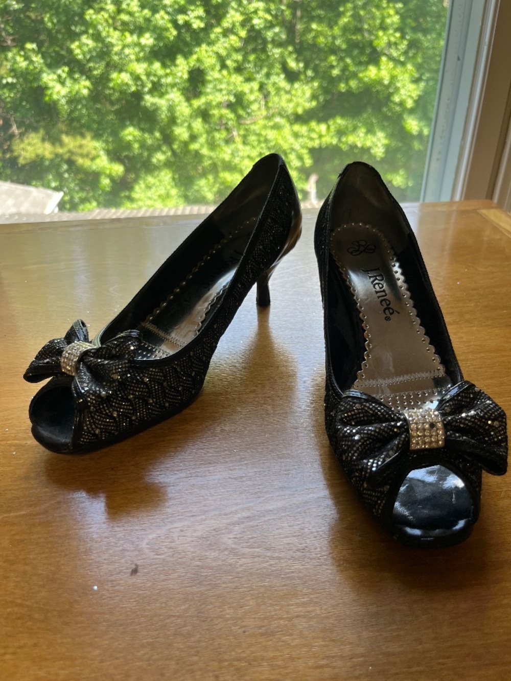 Dressy shoes with 2.5" kitten heels